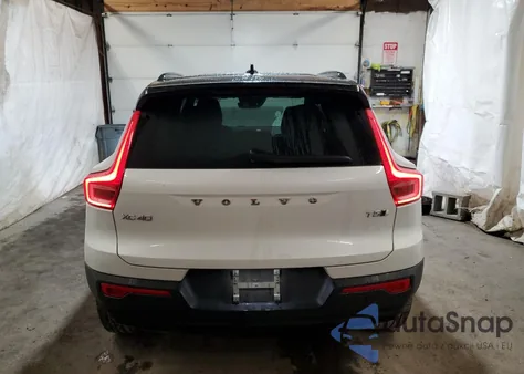 2021 Volvo Xc40 T5 R-Design z USA, uszkodzony, nr VIN YV4162UM2M2545264